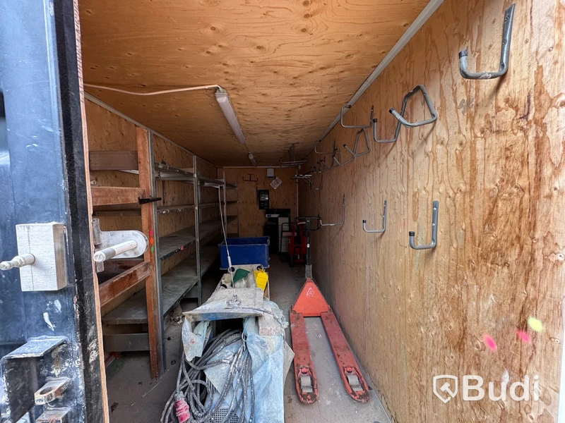 Container 20 fot, isolerad med innehåll (OBS ej putsspruta och kopiator som säljes separat