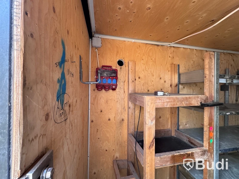Container 20 fot, isolerad med innehåll (OBS ej putsspruta och kopiator som säljes separat