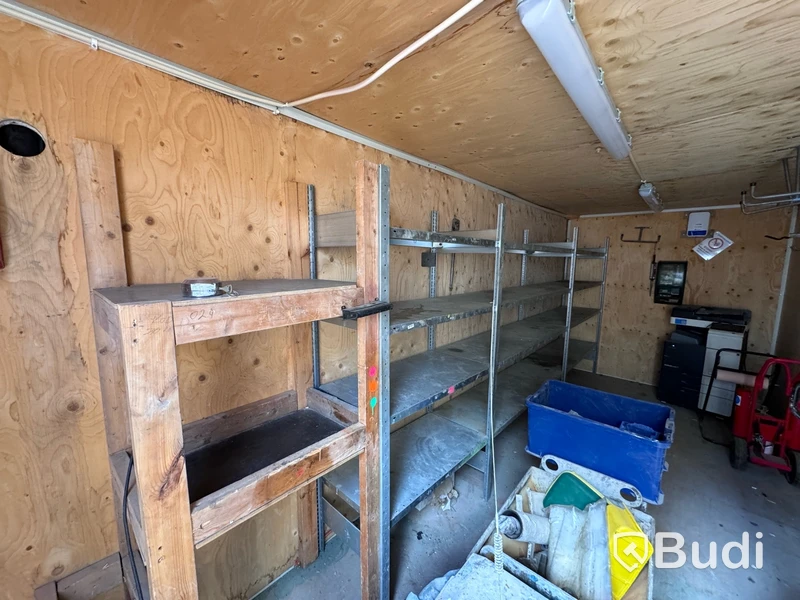 Container 20 fot, isolerad med innehåll (OBS ej putsspruta och kopiator som säljes separat