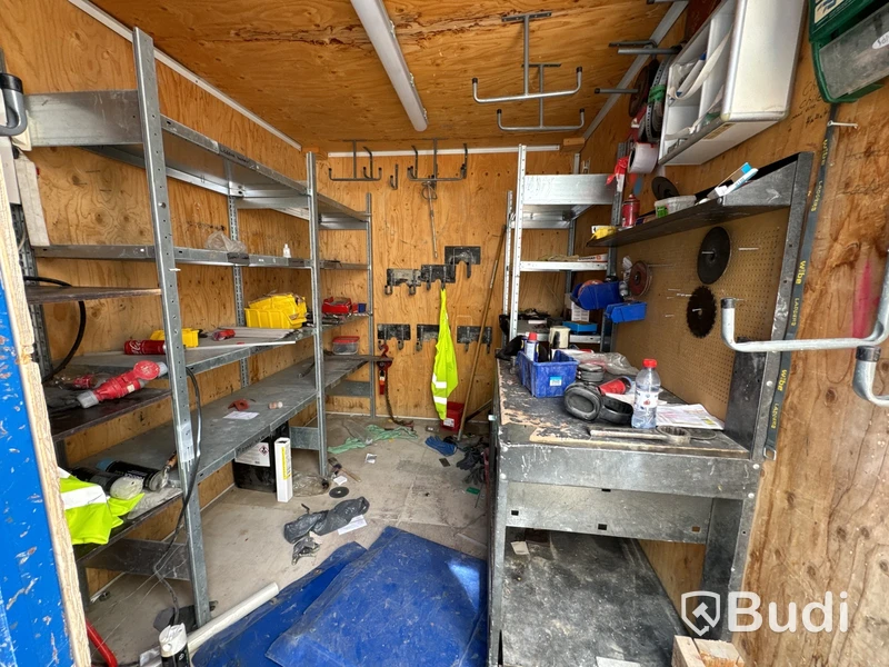 Container 10 fot, isolerad, med innehåll, inredning