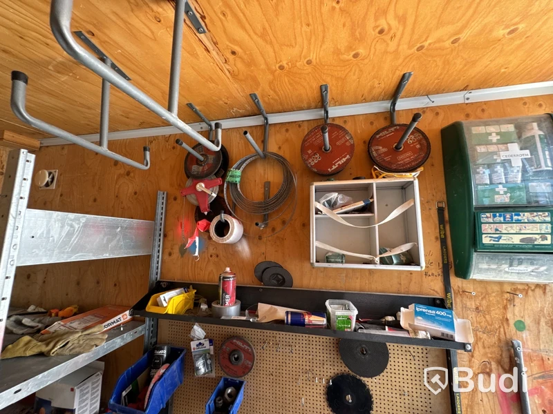 Container 10 fot, isolerad, med innehåll, inredning
