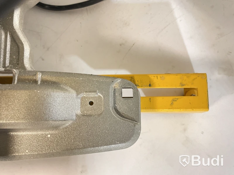 Kap- och gersåg DeWalt DWS774-QS, inkl. monteringsbyglar DE7023