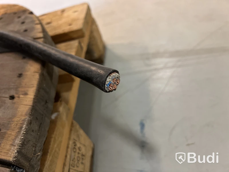 Kabeltrumma och kabel, Ord. pris inkl. moms: ca 1000 kr