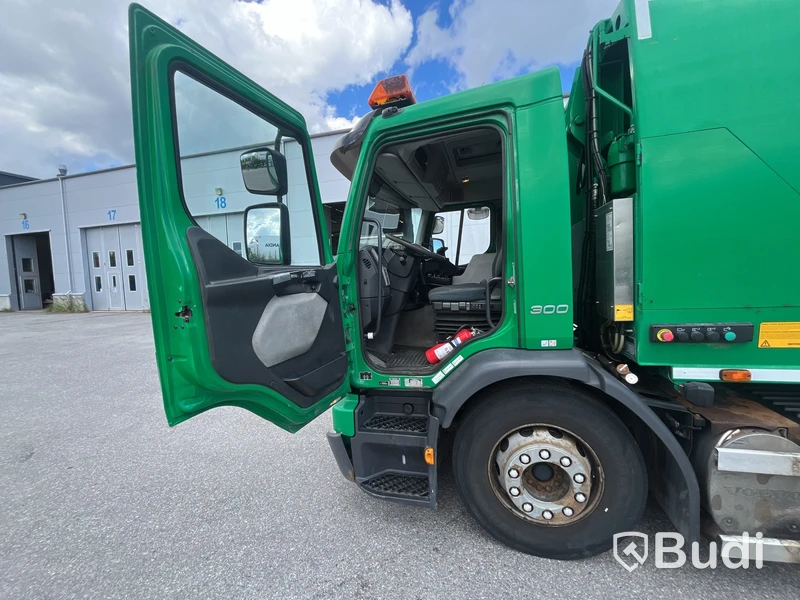 Baklastare Lastbil VOLVO FE 300 6X2 -2014 | Automat | NTM-byggnation två fack - EXPORT