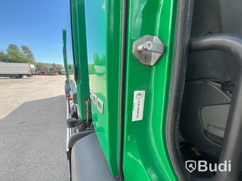 Baklastare Lastbil VOLVO FE 300 6X2 -2014 | Automat | NTM-byggnation två fack - EXPORT