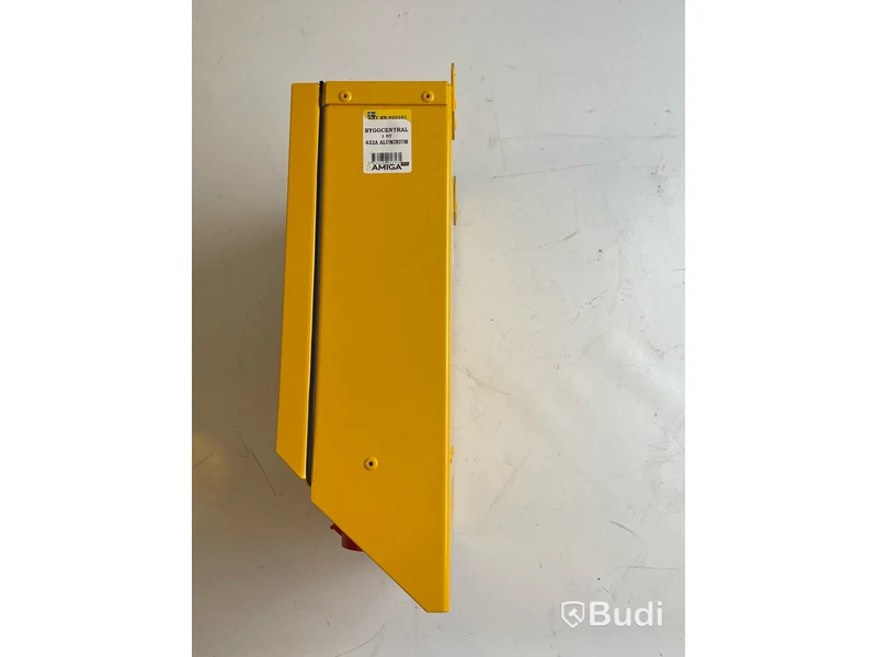 Byggcentral Amiga ip44, 32A/400V, Ord. pris inkl. moms: ca 2500 kr