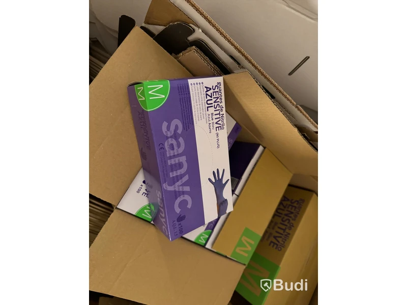 Varulager med diverse kemprodukter, desinfektion samt steril-utrustning