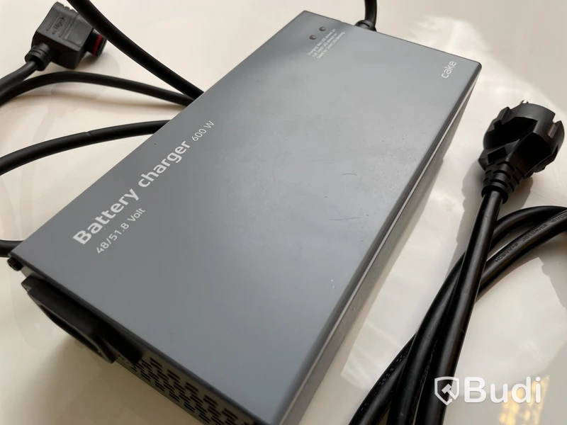 Batteriladdare Cake Åik och inkl. strömkabel
