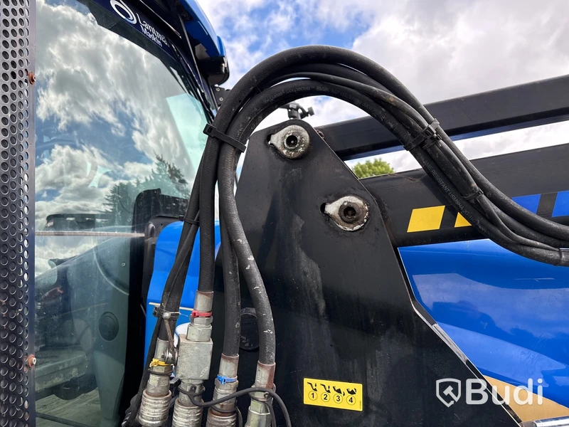 Traktor med lastare New Holland TS 135 A 4WD, -2008