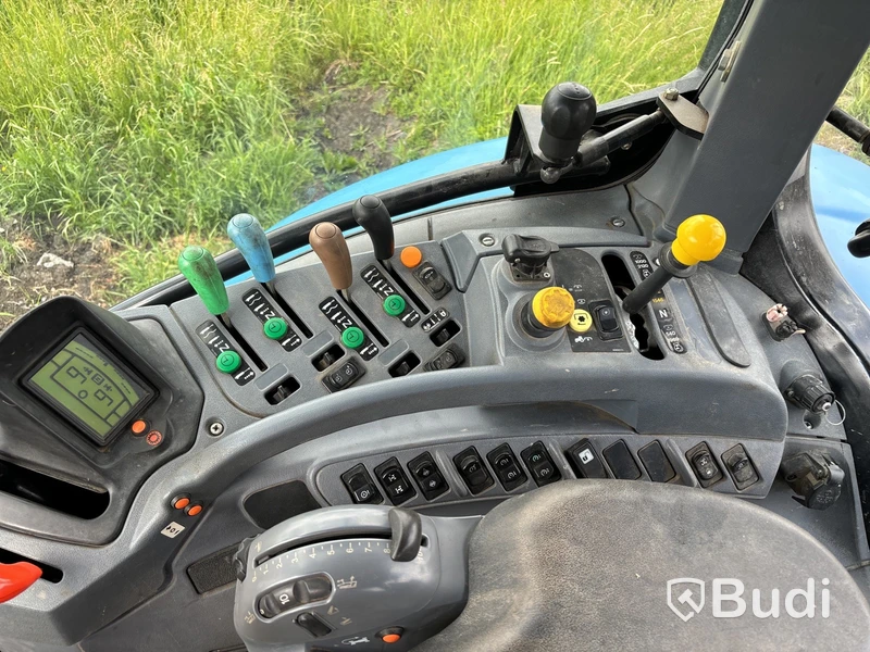 Traktor med lastare New Holland TS 135 A 4WD, -2008