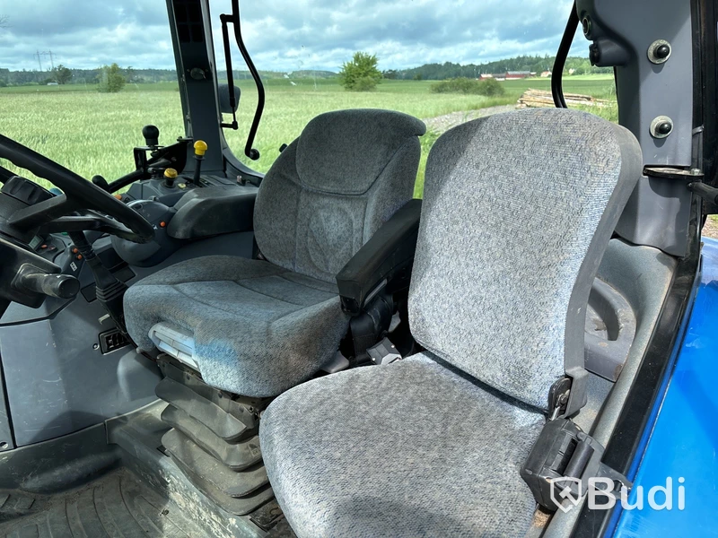 Traktor med lastare New Holland TS 135 A 4WD, -2008