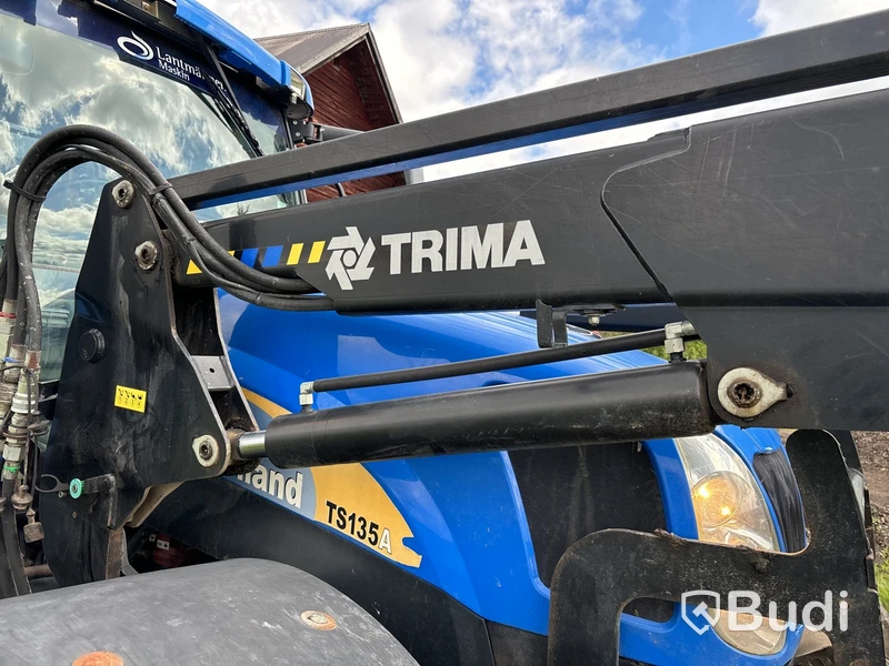 Traktor med lastare New Holland TS 135 A 4WD, -2008
