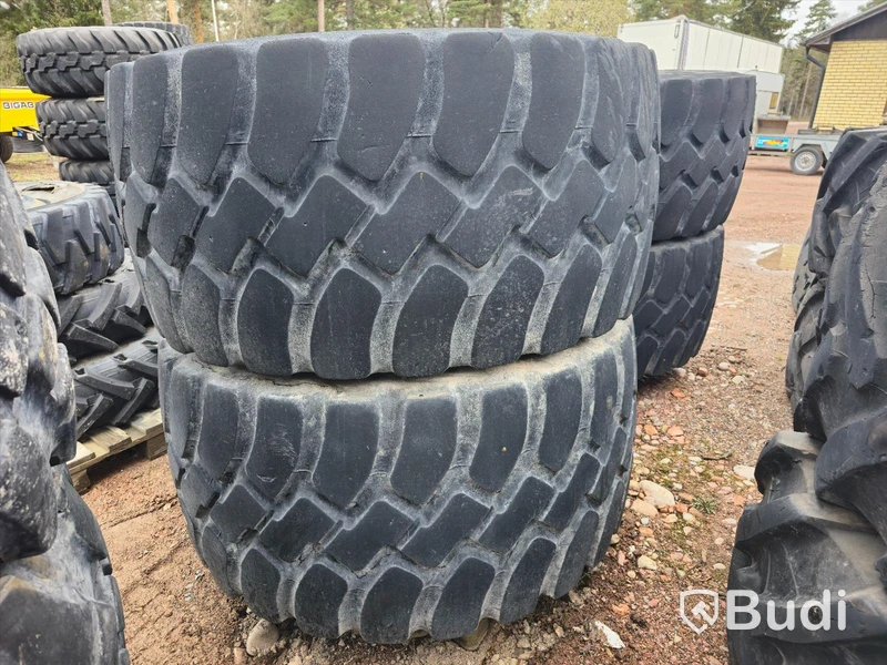 4 st. däck med fälg GOODYEAR GP-30 Unisteel.
