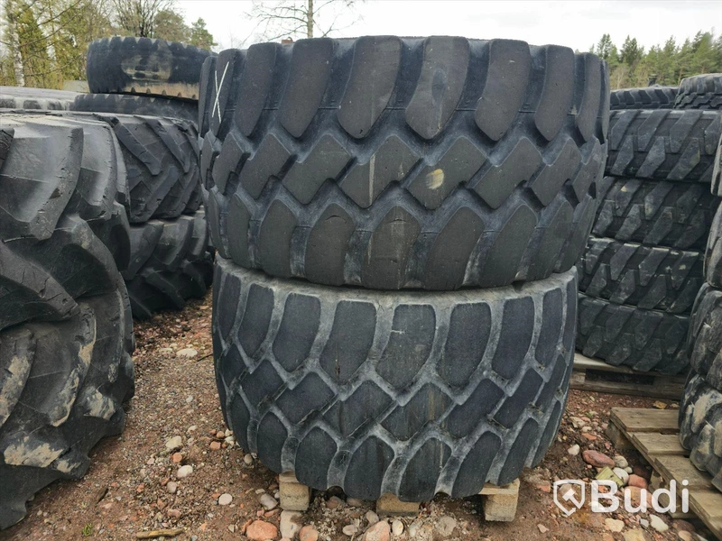 4 st. däck med fälg GOODYEAR GP-30 Unisteel.