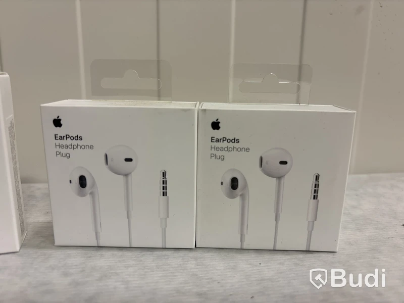 Apple EarPods & USB-C to Lightningkablar