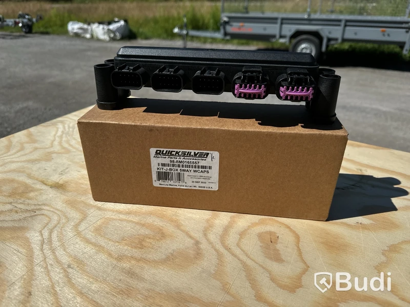 62 st. Mercury Smartcraft Junction Box 5 Anslutningar. Ordinarie styckpris cirka 995kr.