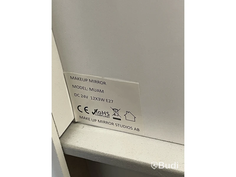 Sminkspegel Iconmirrior, Muam