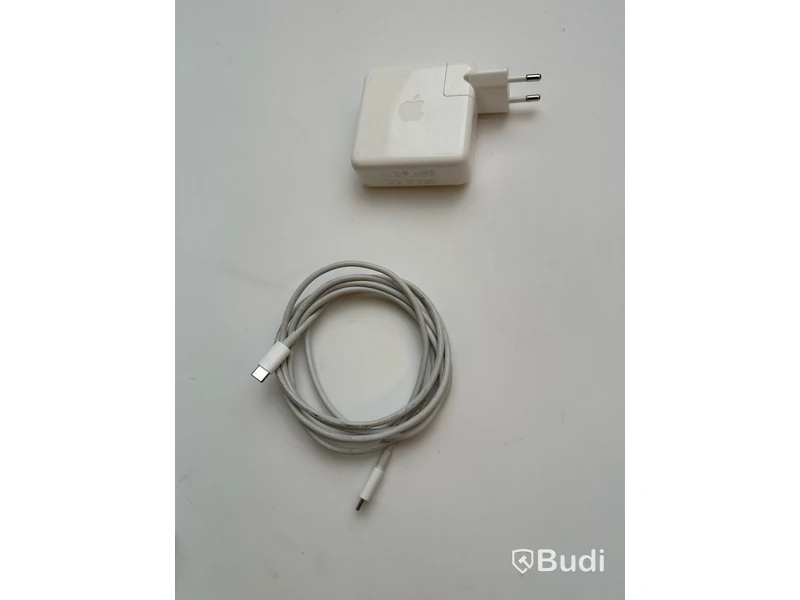 Dator Apple MacBook Pro 13 tum (2020) inkl. laddare.