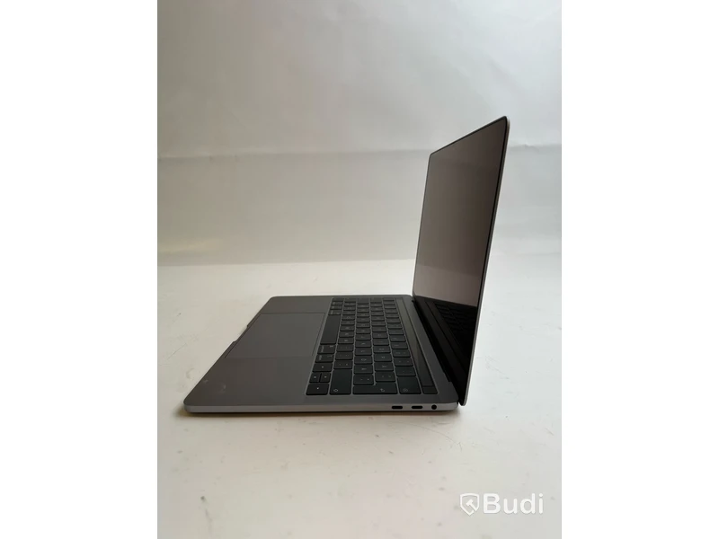 Dator Apple MacBook Pro 13 tum (2019) inkl. laddare.