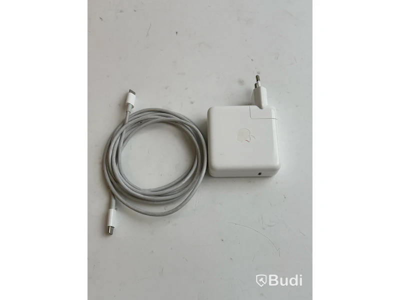 Dator Apple MacBook Pro 13 tum (2020) inkl. laddare.