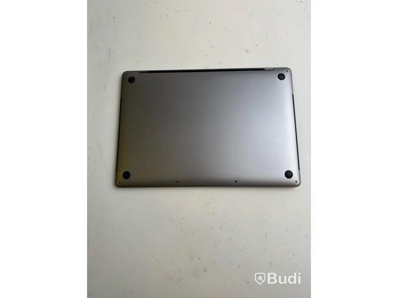 Dator Apple MacBook Pro 16 tum (2017) inkl. laddare.