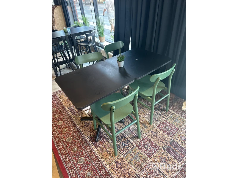 2 st. Cafébord samt 4 st. Stolar