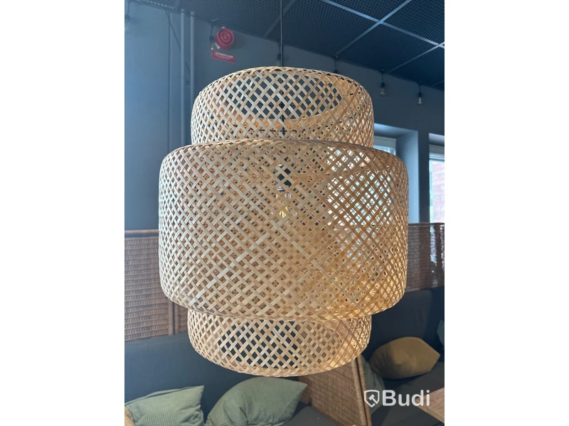2 st. Cafébord, 2 st. Stolar, taklampa samt soffa