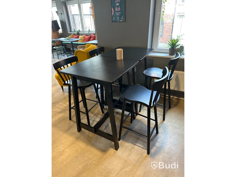 2 st. Höga cafébord samt 4 st. Stolar