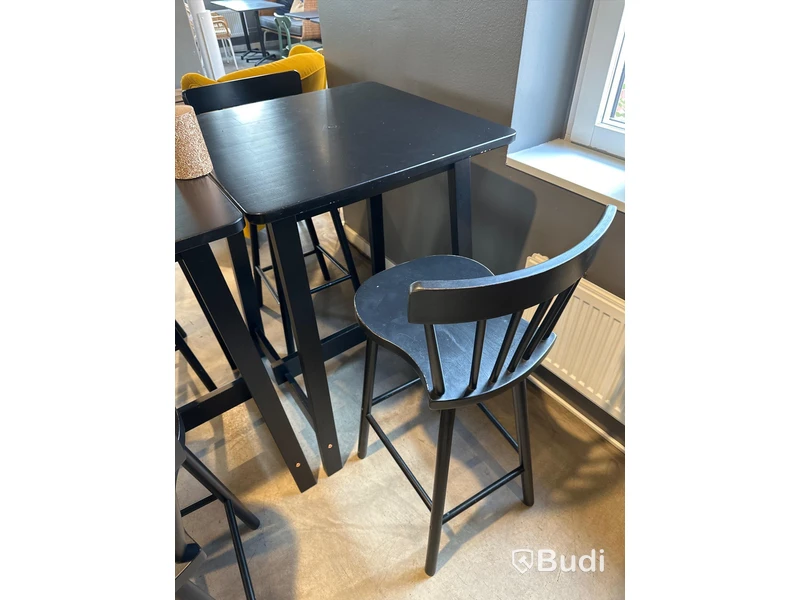 2 st. Höga cafébord samt 4 st. Stolar