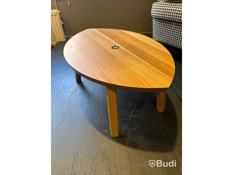 2 st. Fåtöljer samt litet bord