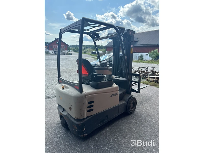 Truck samt laddare - Crown SC 6000