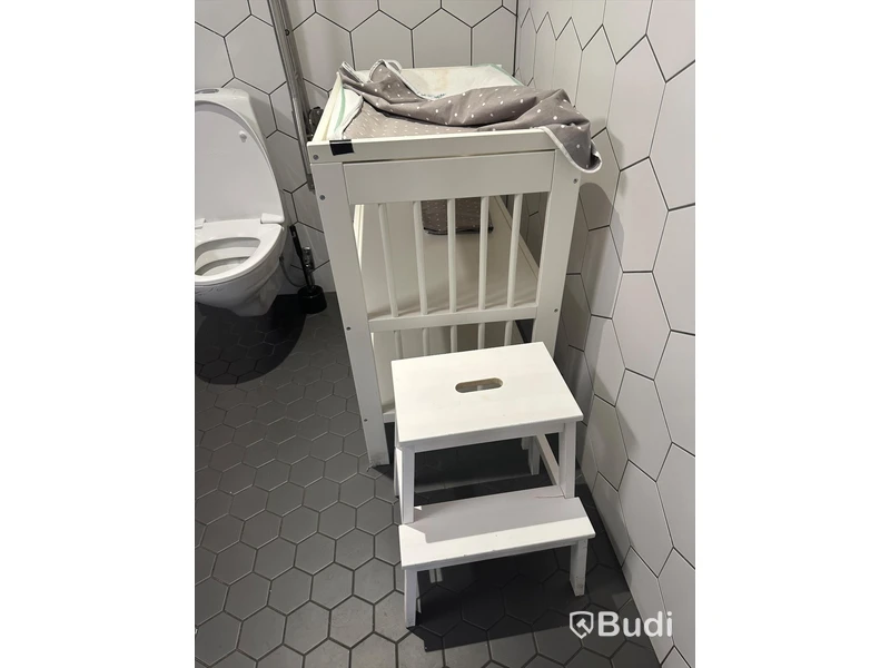 Skötbord samt pall