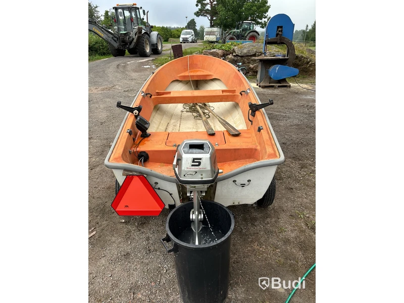 Plasteka med Honda 5 hk & båtvagn