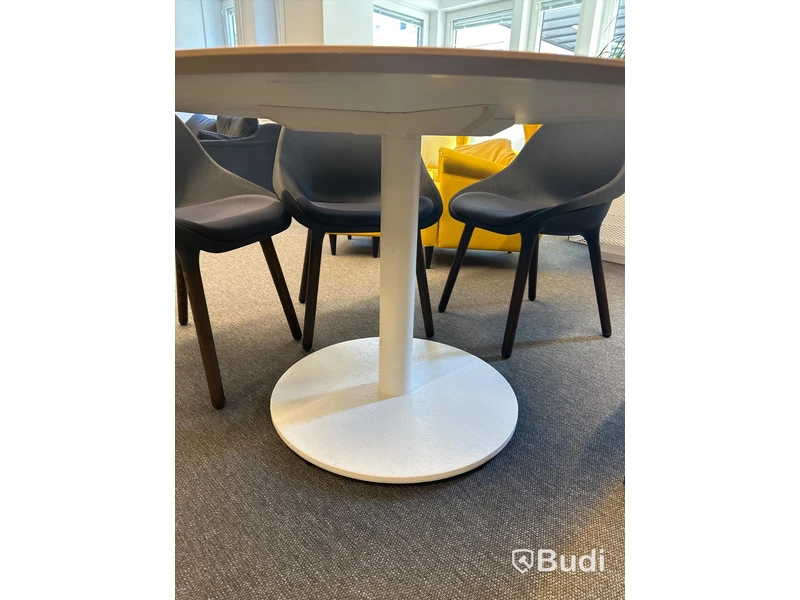 Runt matbord samt 6 st. Stolar