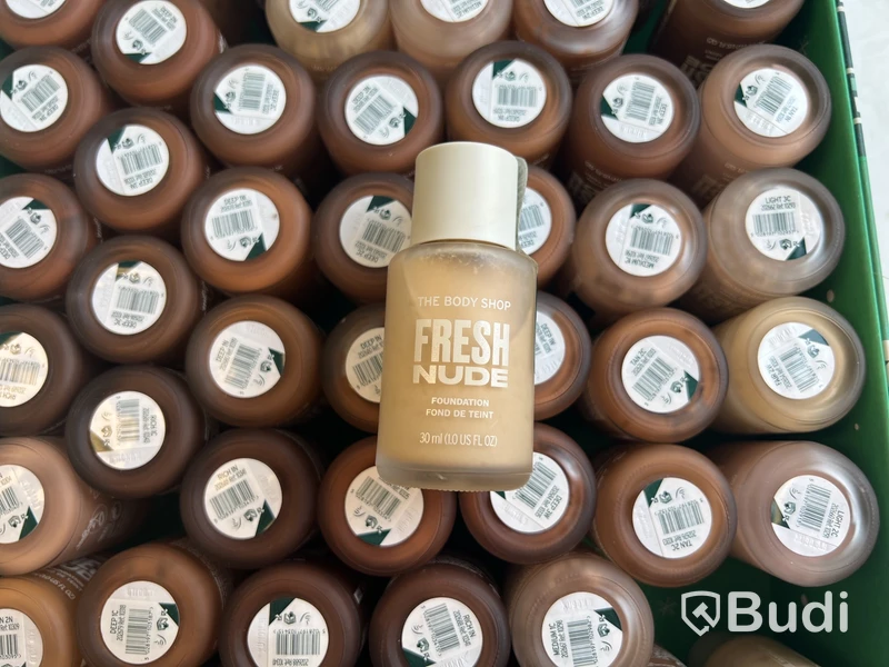Parti med Fresh Nude Foundation 30 ml, olika nyanser, The Body Shop