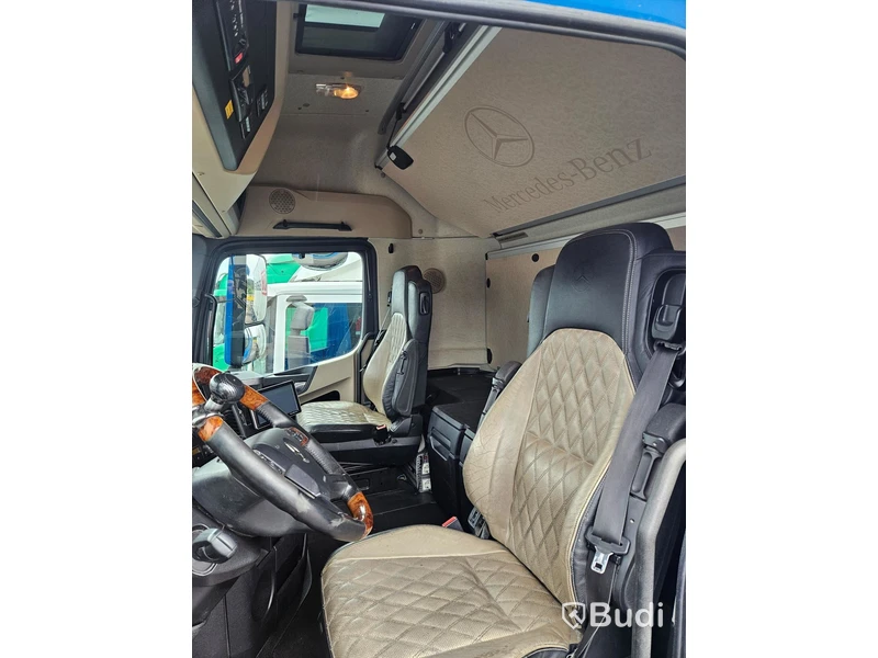 Lastbil MERCEDES-BENZ 963-0-C - 2015 | Öppningsbar sida