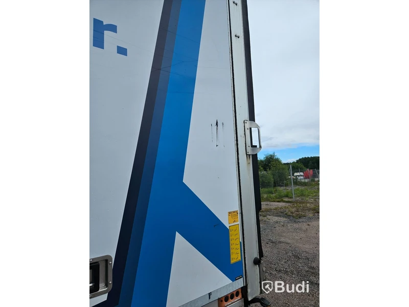 Lastbil MERCEDES-BENZ 963-0-C - 2015 | Öppningsbar sida