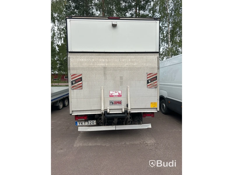 Iveco Daily - 2017 | Zepro Bakgavellyft | Sidodörr och Extraljus