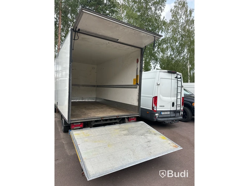 Iveco Daily - 2017 | Zepro Bakgavellyft | Sidodörr och Extraljus