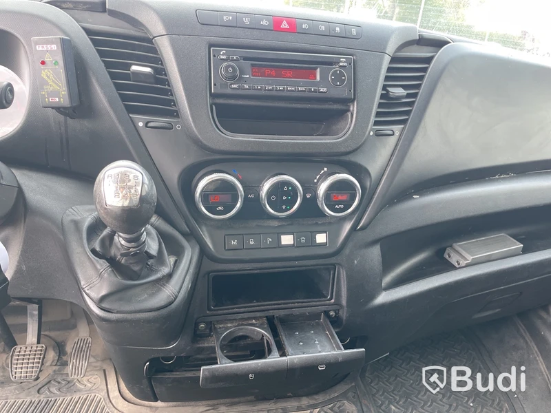 IVECO DAILY 35C17H Kranbil | Besiktigad tom: 2025-05-31