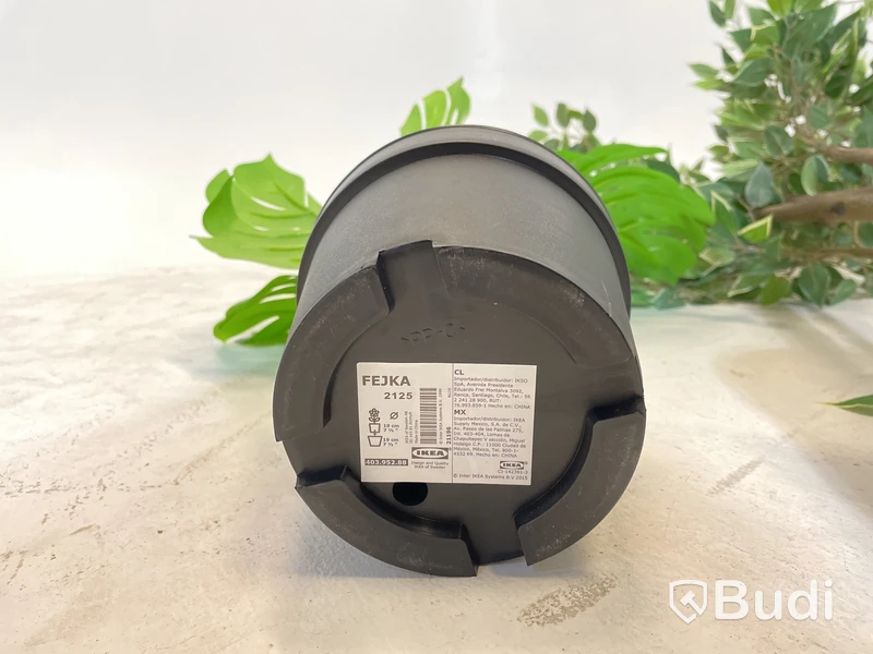2 st. Plastblommor Ikea Fejka, olika sorter, samt 1 st. plastkruka Ikea