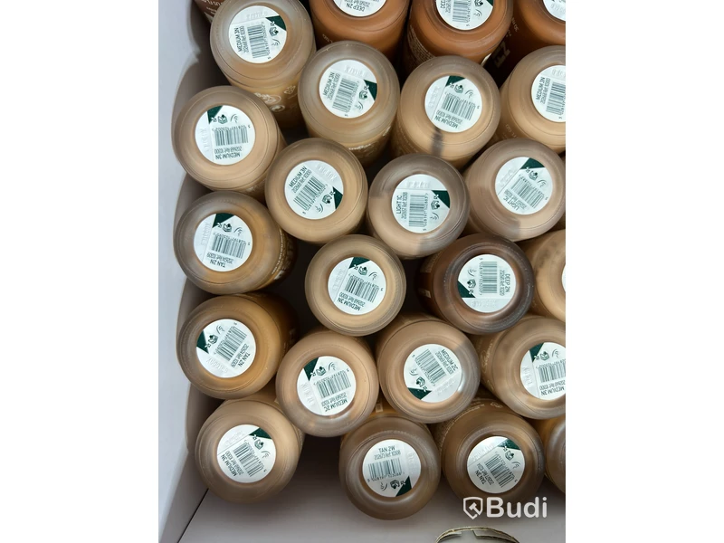Parti med foundation Fresh Nude 30 ml, olika nyanser, The Body Shop