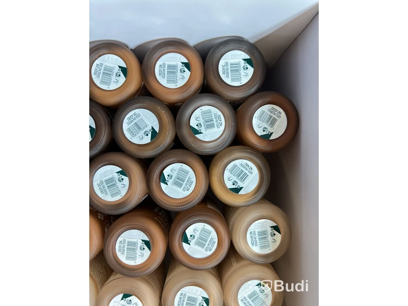 Parti med foundation Fresh Nude 30 ml, olika nyanser, The Body Shop