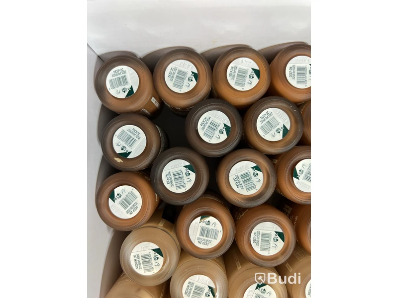 Parti med foundation Fresh Nude 30 ml, olika nyanser, The Body Shop