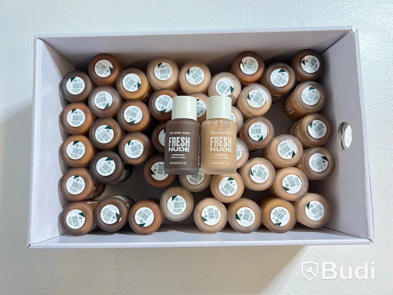 Parti med foundation Fresh Nude 30 ml, olika nyanser, The Body Shop