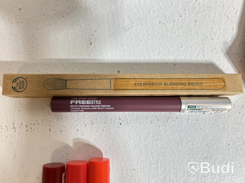 Parti med diverse smink- och skönhetsprodukter samt parfymer, The Body Shop