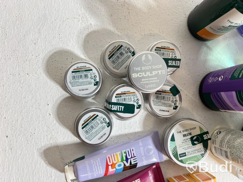 Parti med diverse smink- och skönhetsprodukter samt parfymer, The Body Shop