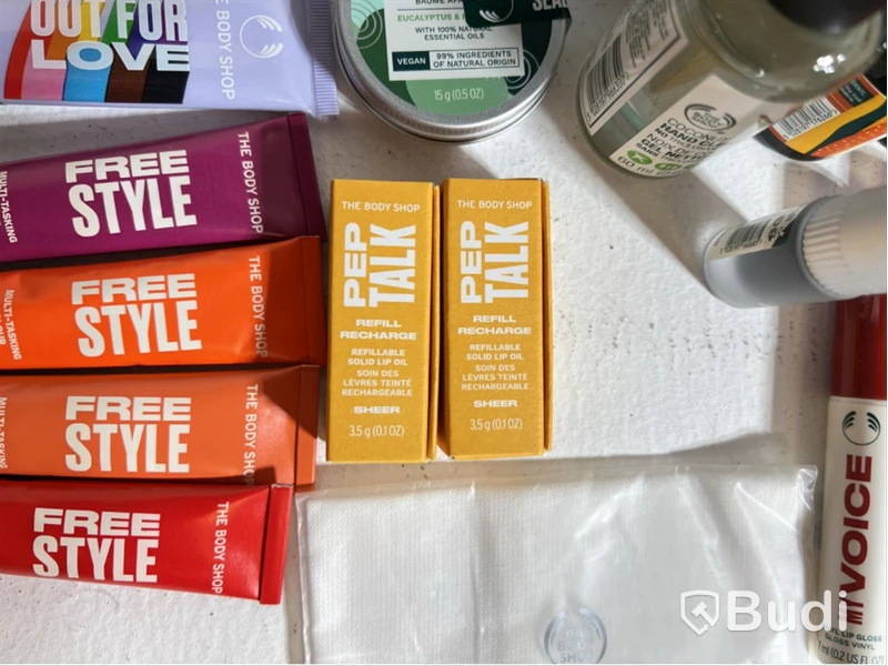 Parti med diverse smink- och skönhetsprodukter samt parfymer, The Body Shop