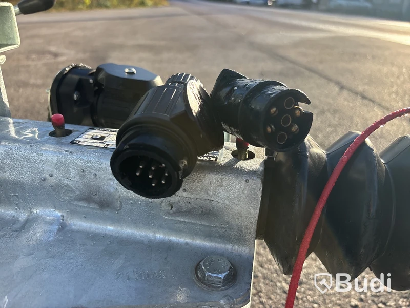 Bromsad släpvagn med kåpa Brenderup LV0750 - 2024