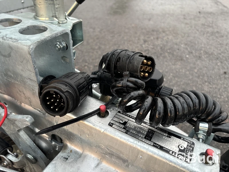 Bromsad släpvagn med kåpa Brenderup LV1000 - 2024